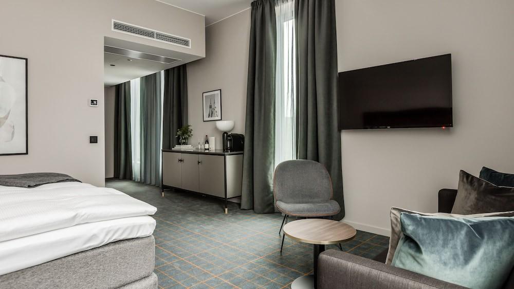 Clarion 4*
